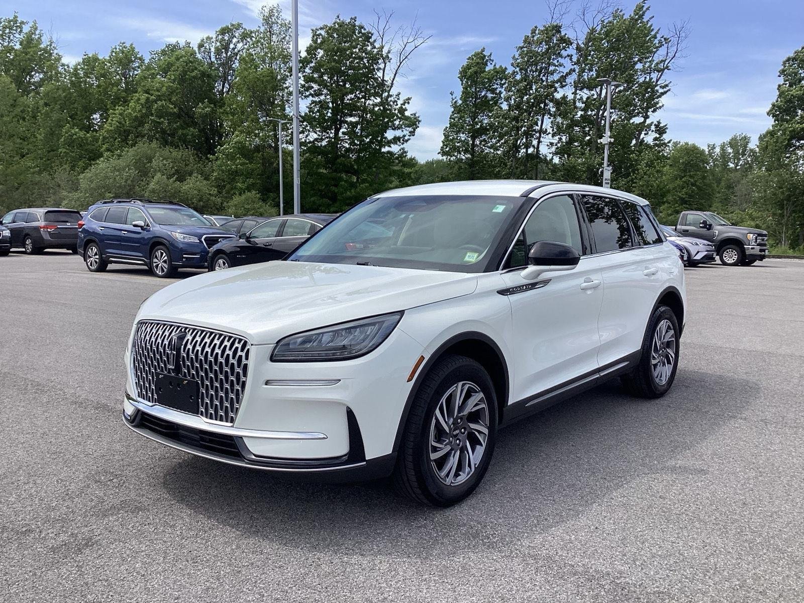 Used 2024 Pristine White Metallic Tri-Coat Lincoln Premiere image 3