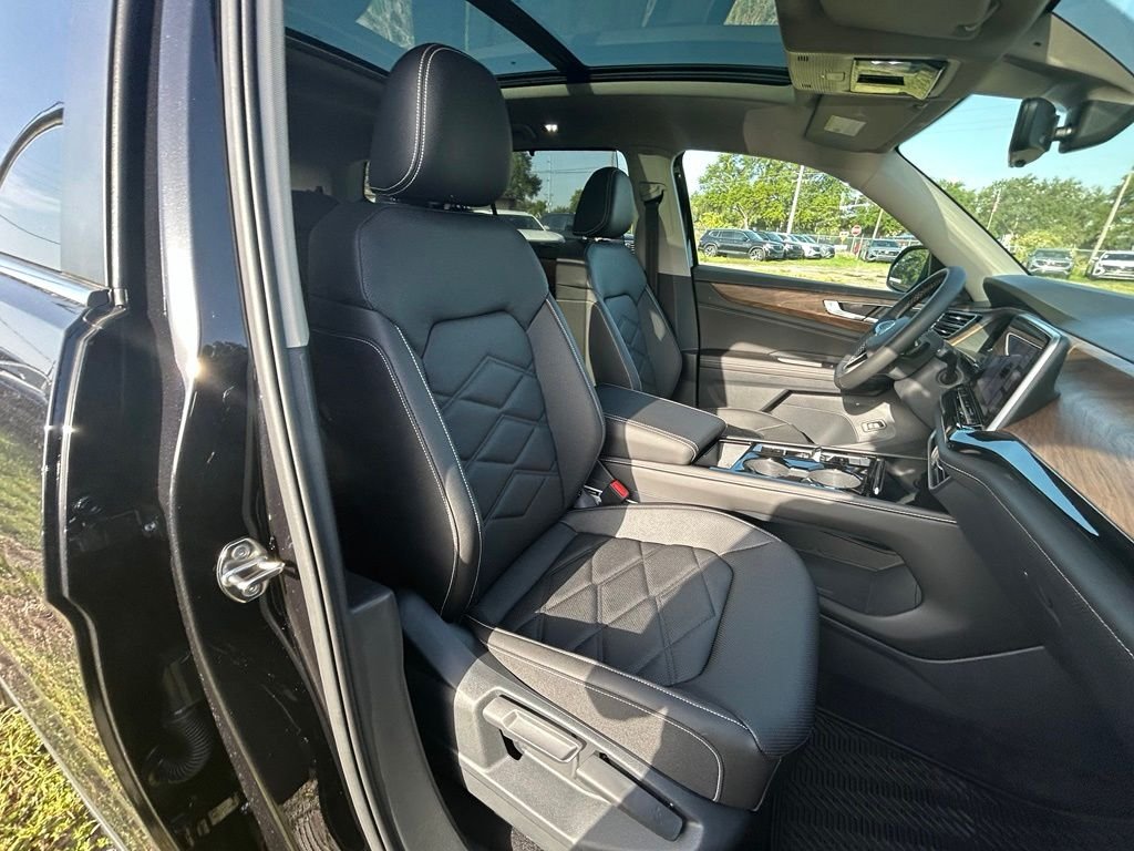 New 2026 Black Volkswagen SE w/Technology image 28
