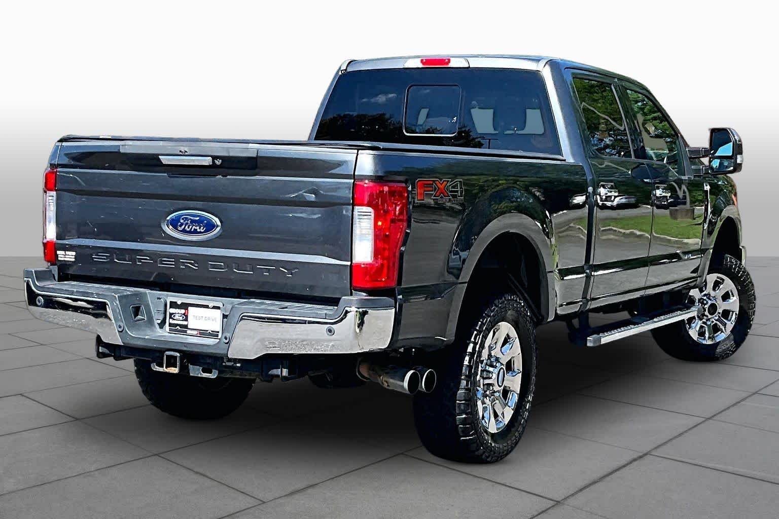 Used 2018 Magnetic Metallic Ford LARIAT image 13