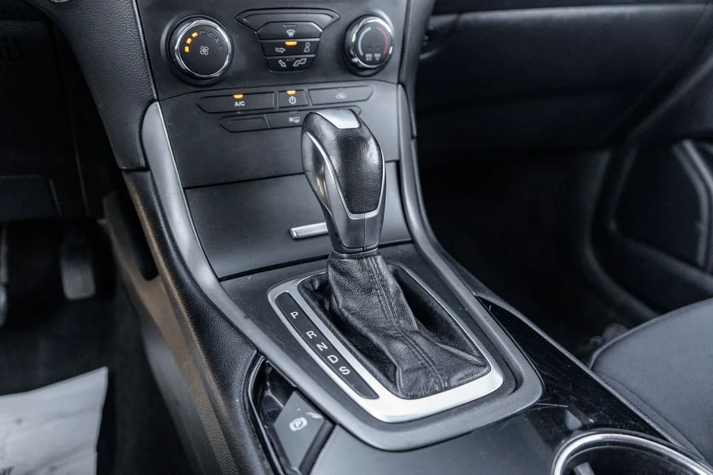 Used 2018 Silver Ford SE image 24