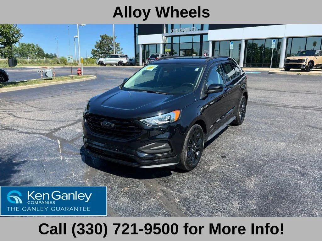 Used 2022 Black Ford SE image 2