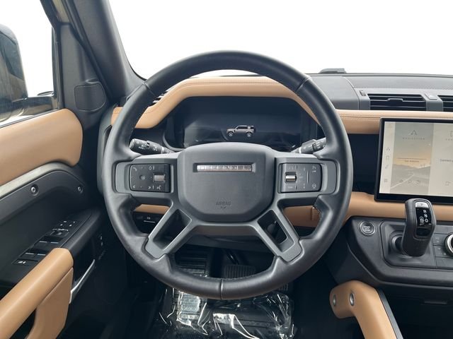 Used 2025 Gold Land Rover X-Dynamic SE image 13