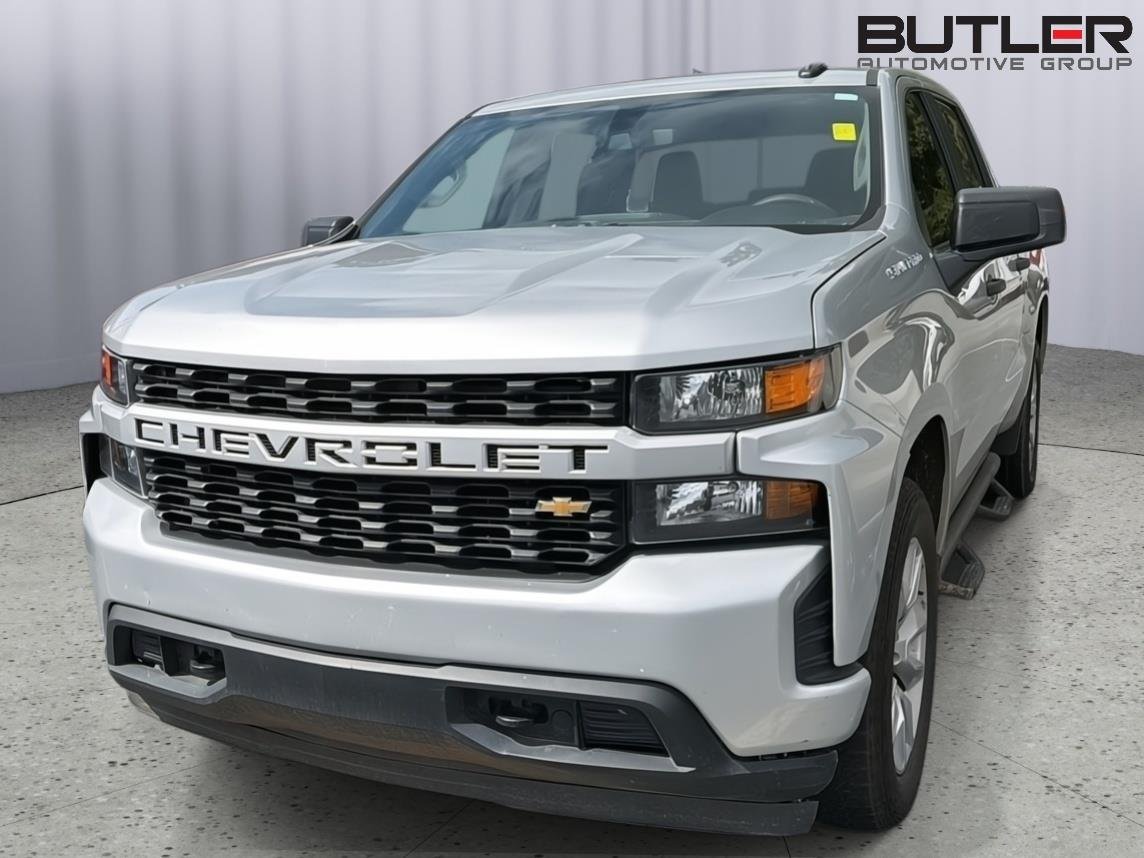 Used 2019 Silver Ice Metallic Chevrolet Custom image 3