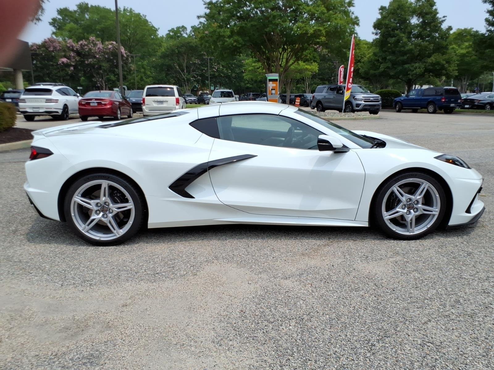 Used 2022 Arctic White Chevrolet 2LT image 7