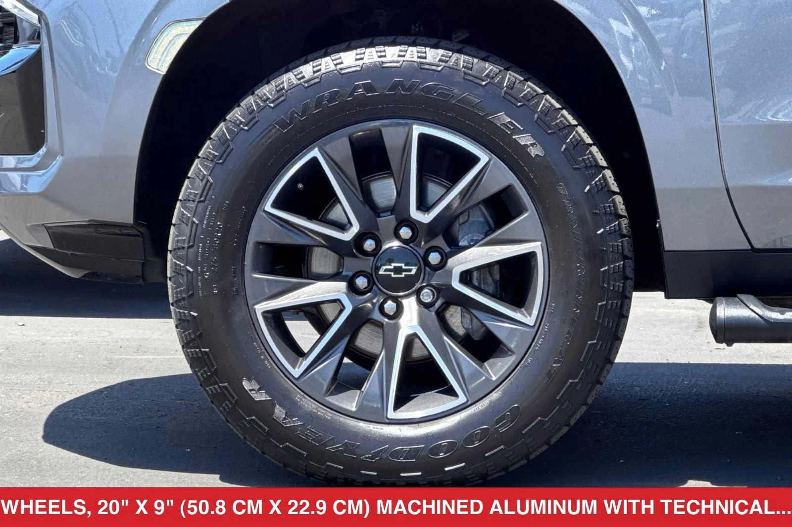 Used 2021 Gray Chevrolet Z71 image 28