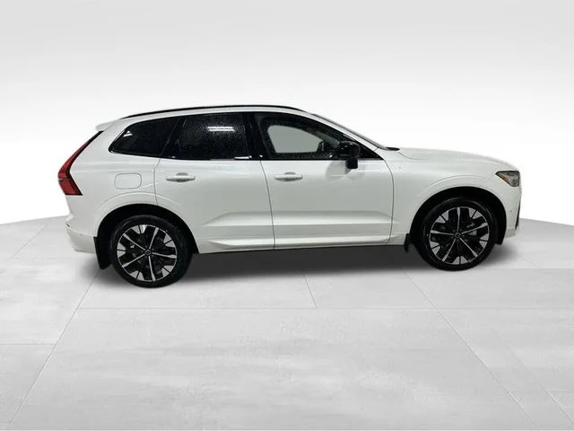 New 2026 Crystal White Volvo Plus image 4