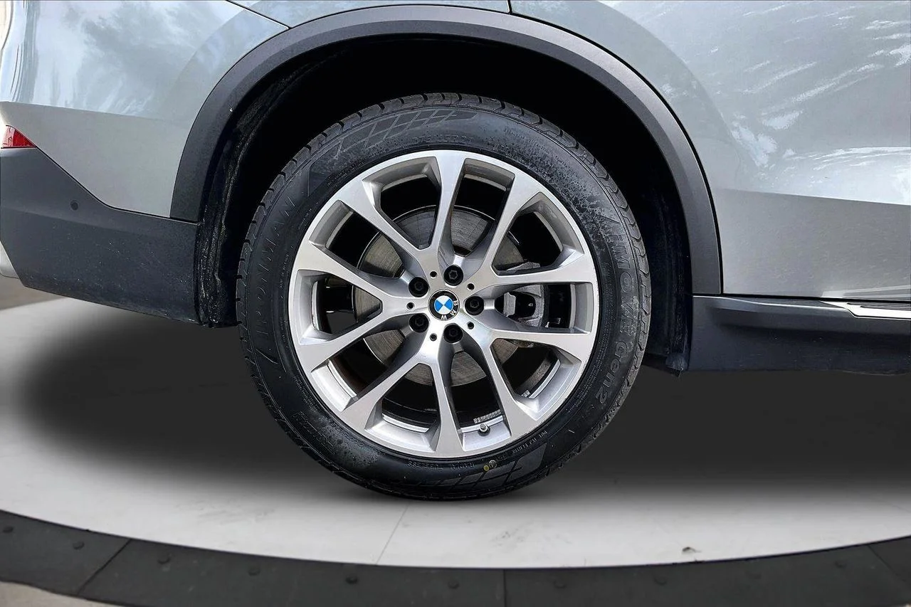 Certified Used 2024 Gray BMW xDrive40i image 38