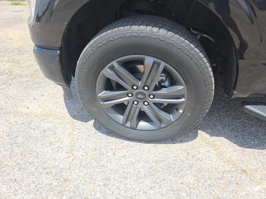 Used 2023 Black Ford XLT image 17