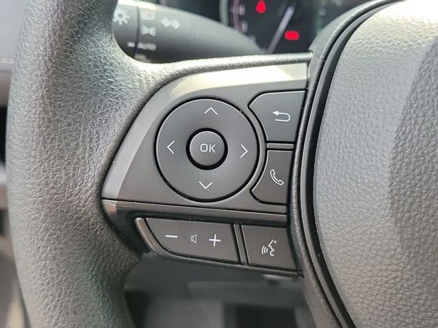 2025 Toyota RAV4 XLE - Photo 24