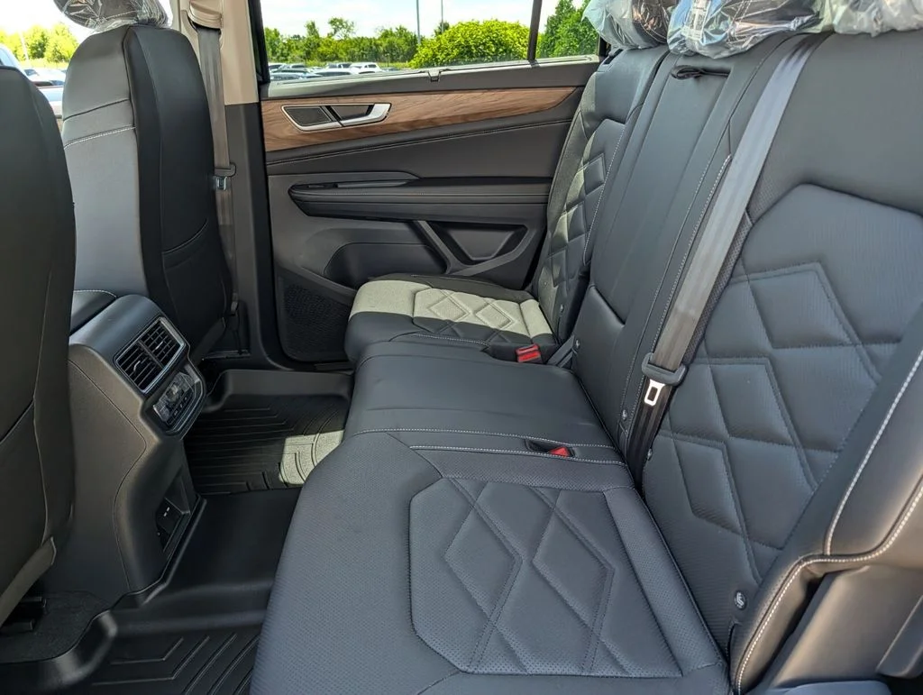 New 2026 Black Volkswagen 2.0T SE w/Technology image 12