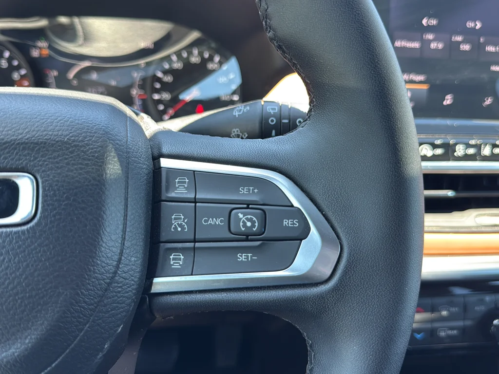 Used 2024 White Jeep Limited image 13