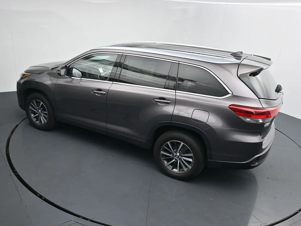 Used 2019 Gray Toyota XLE image 26