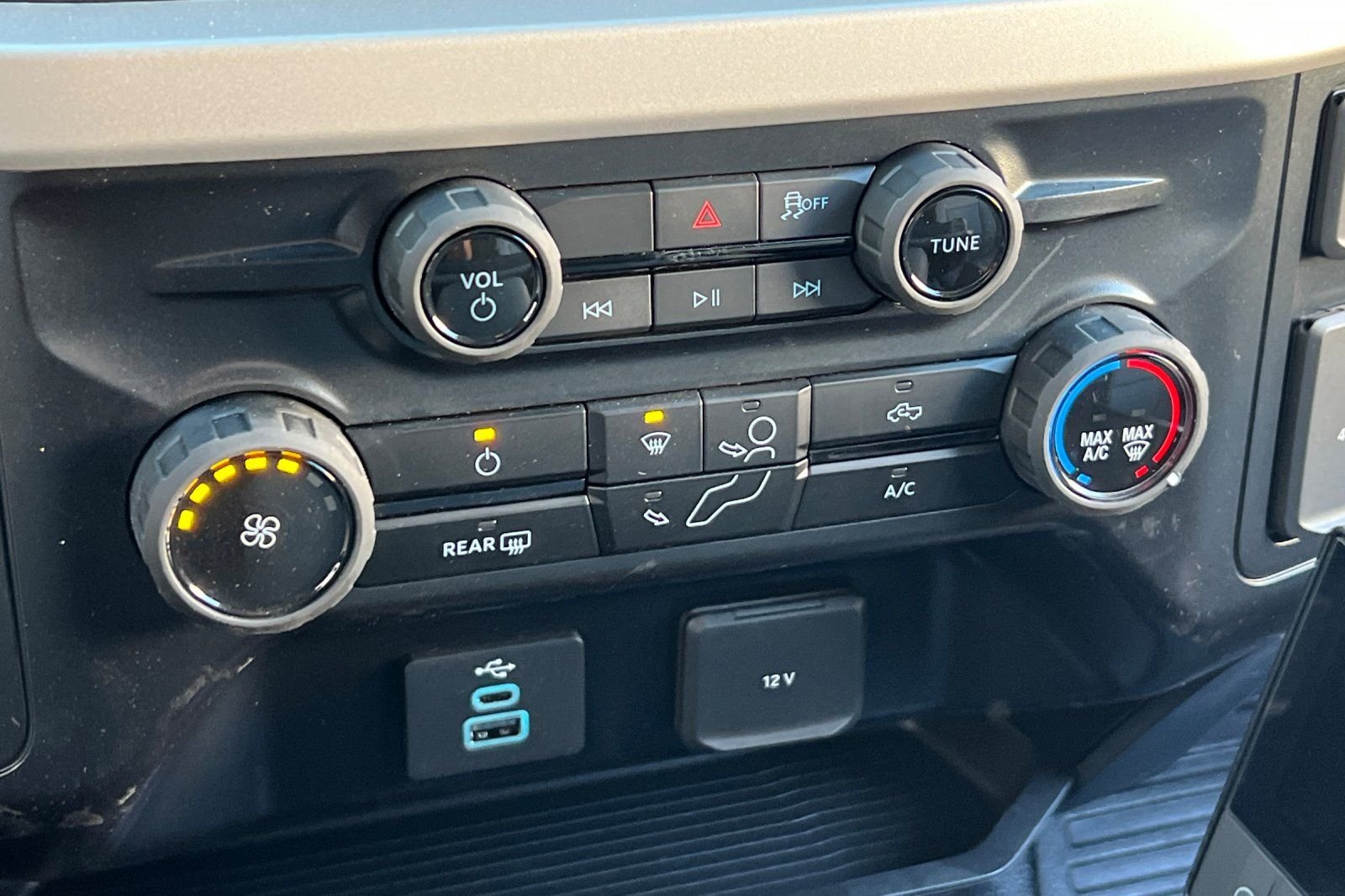 New 2026 Oxford White Ford F-550® XL image 18