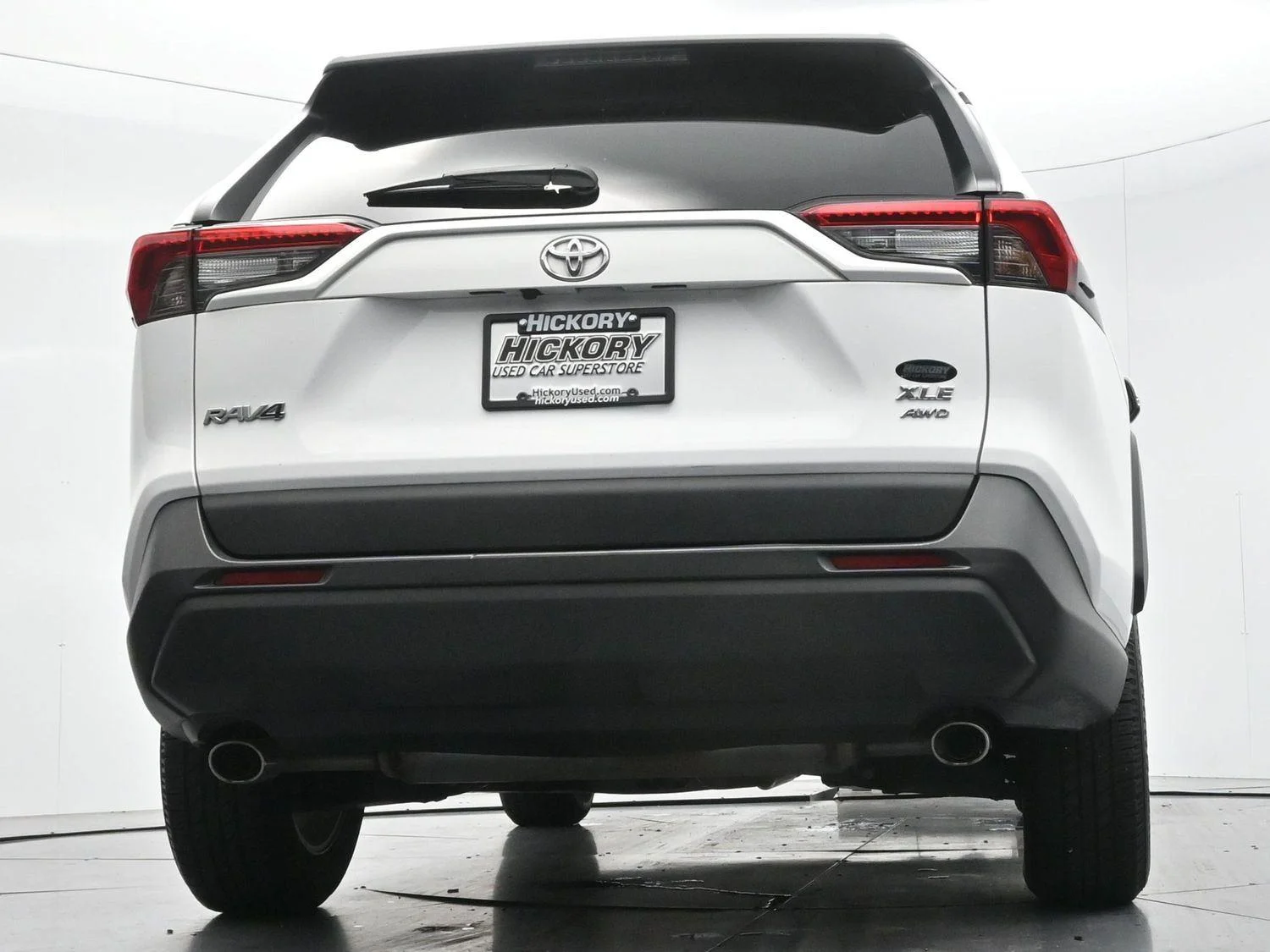 Used 2022 White Toyota XLE image 47