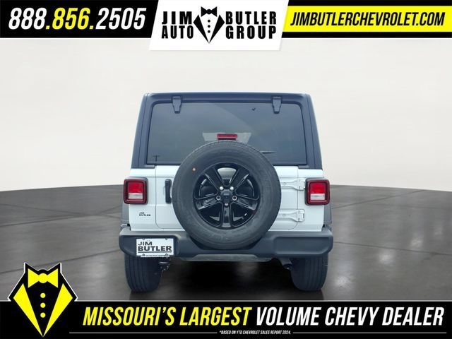 Used 2022  Jeep Unlimited Sport Altitude image 23