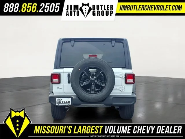 Used 2022  Jeep Unlimited Sport Altitude image 23
