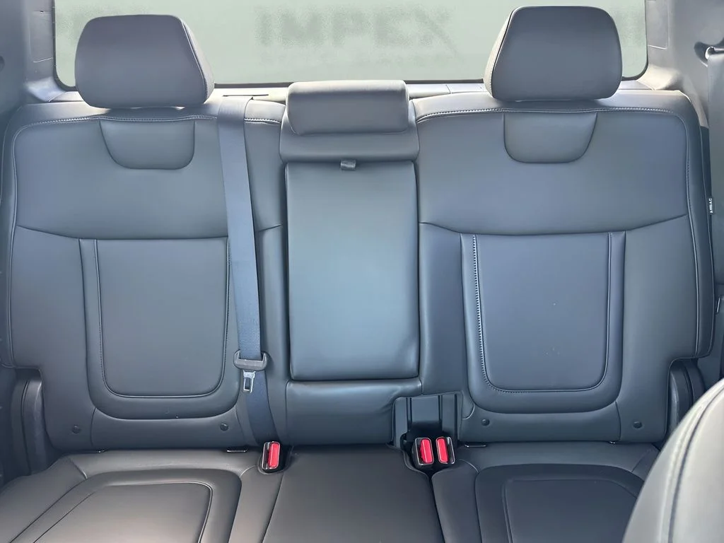 Used 2025 White Hyundai SEL image 11