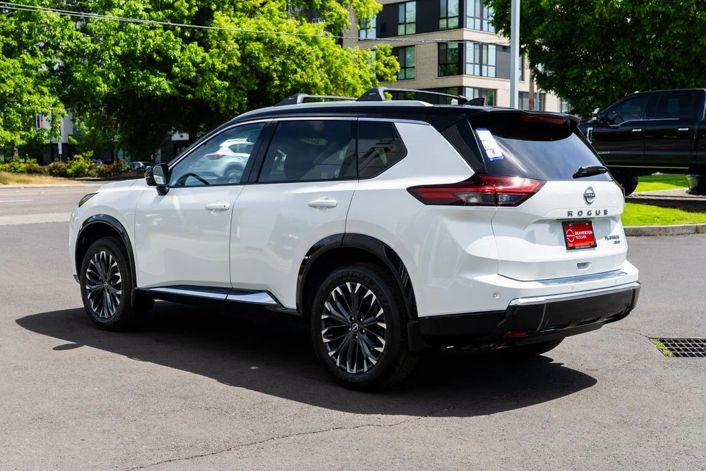 New 2026 Everest White Pearl TriCoat / Super Black Two-tone Nissan Platinum image 4