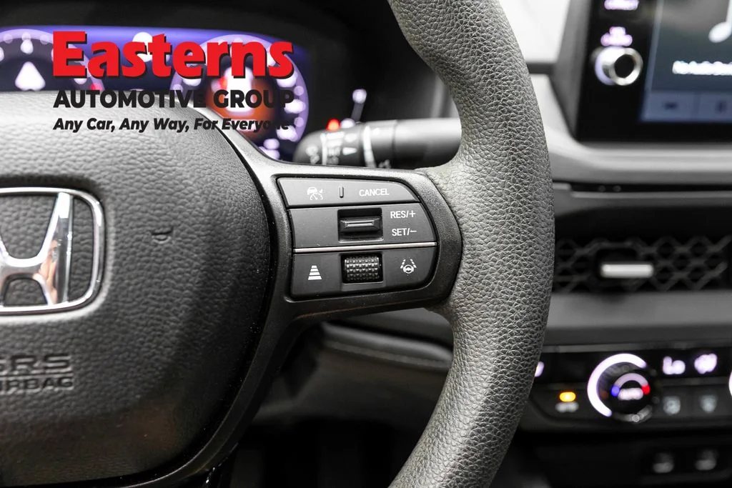 Used 2026 White Honda SE image 16