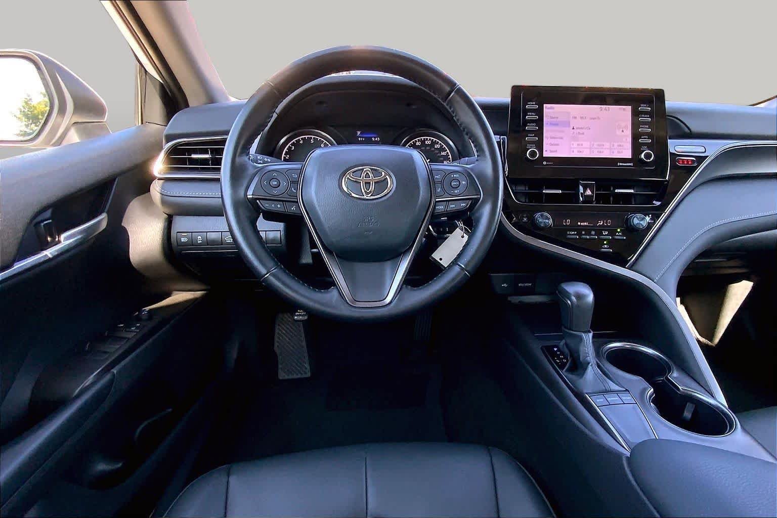 Used 2023 Ice Cap Toyota SE image 6