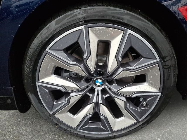 New 2026 Tanzanite Blue II Metallic BMW 750e xDrive image 8