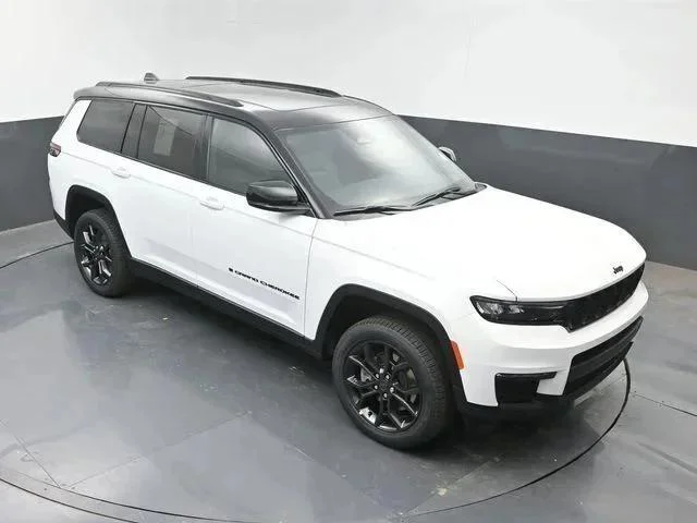 New 2025 Bright White Clear-Coat Exterior Paint Jeep Limited image 43