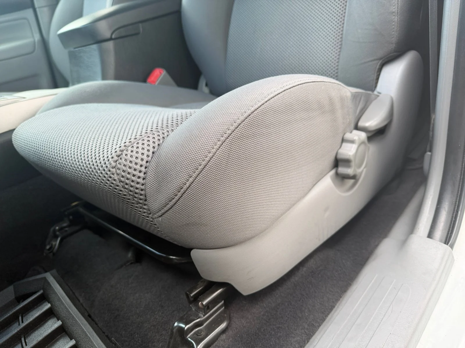 Used 2014 Super White Toyota Base image 9