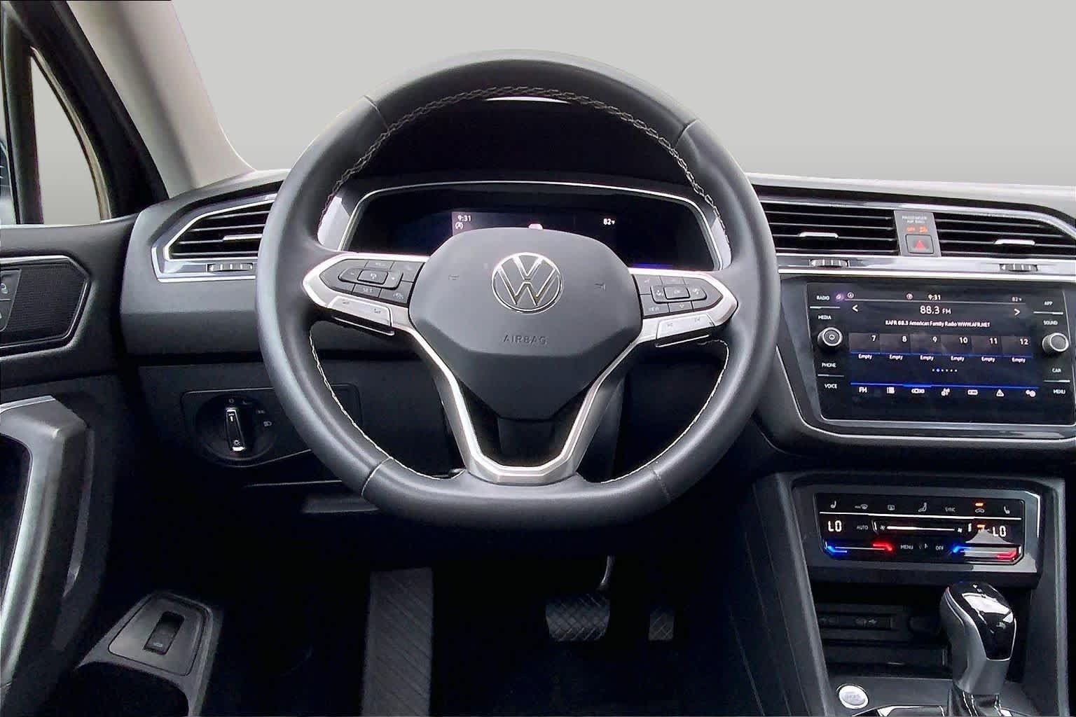 Used 2022 Deep Black Pearl Volkswagen SE image 6