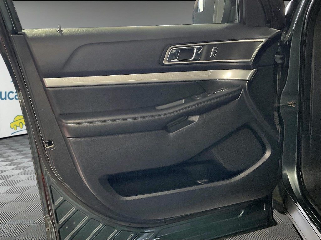 Used 2016 Gray Ford XLT image 9