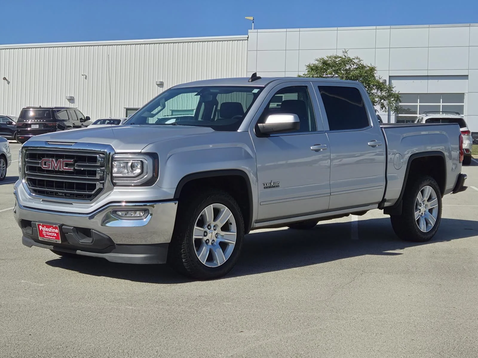 Used 2018 Quicksilver Metallic GMC 2WD Crew Cab 143.5 SLE image 3