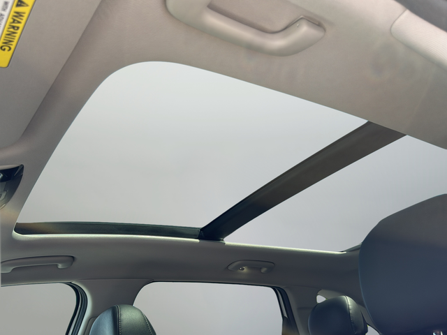 Used 2022 White Kia X-Line SX Prestige image 19