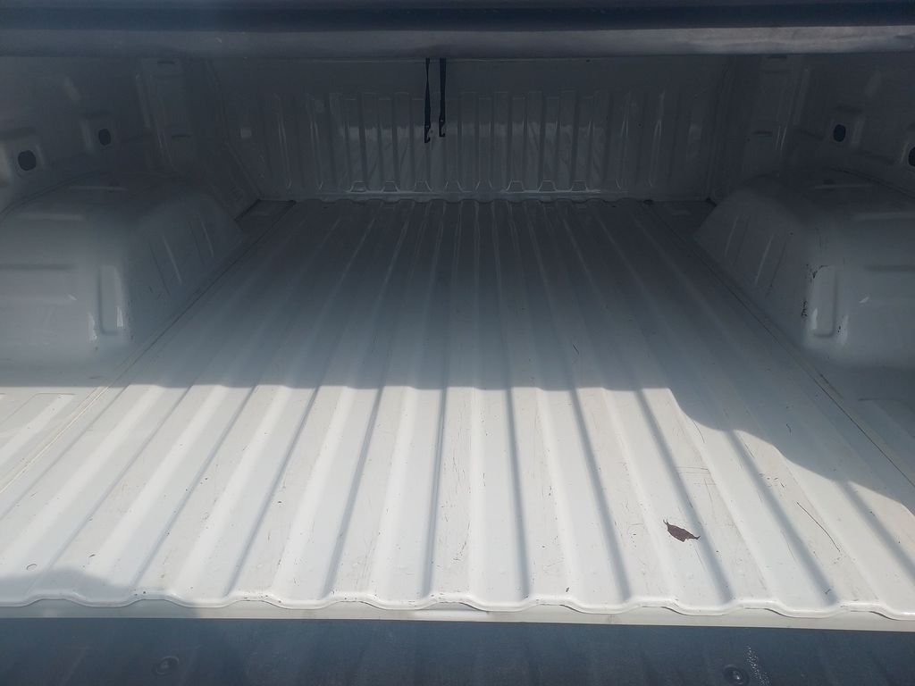 Used 2020 White Chevrolet Custom image 9