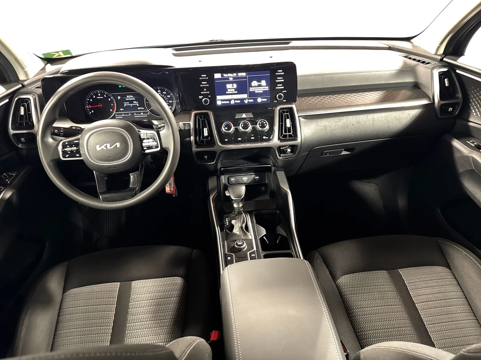 2022 Kia Sorento LX - Photo 4
