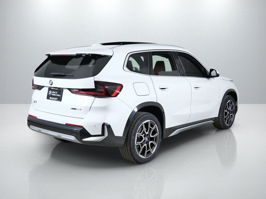 New 2026 Mineral White Metallic BMW xDrive28i image 9