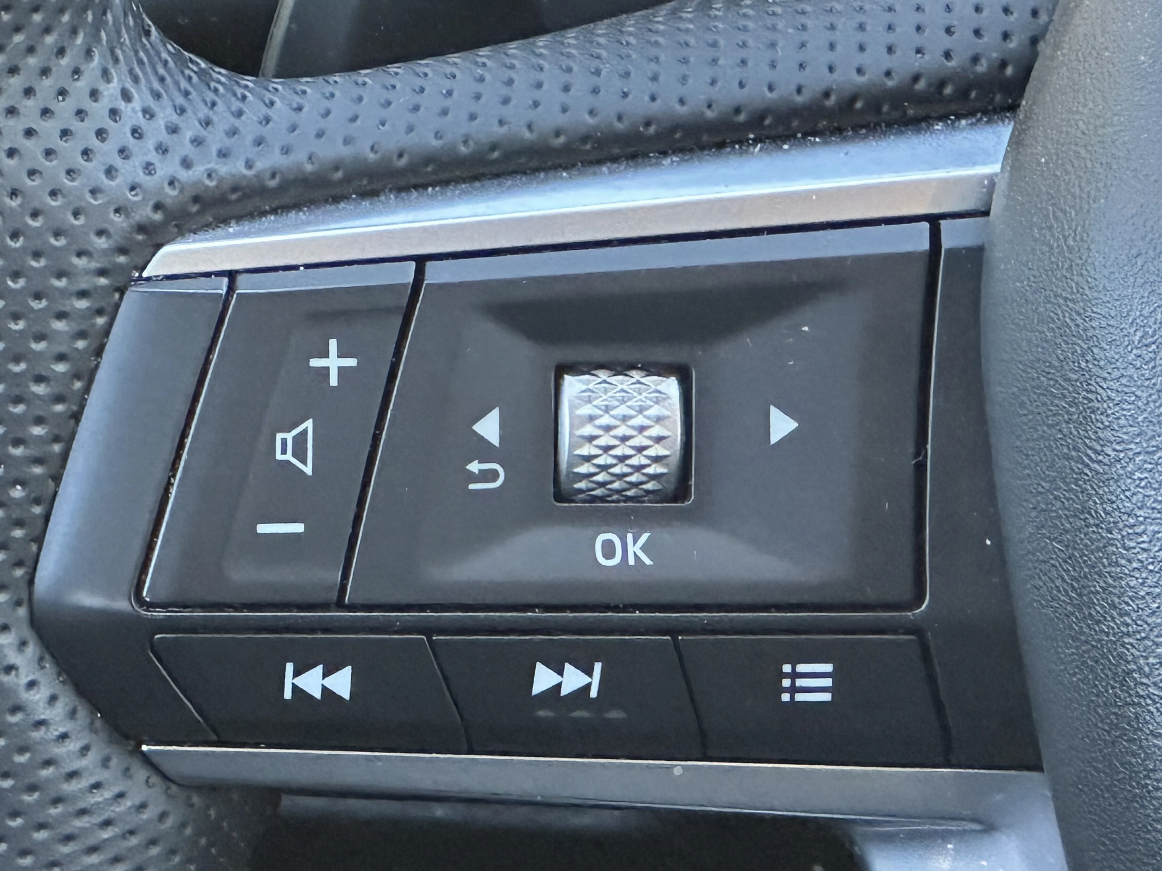 Certified Used 2025  Mitsubishi ES image 12