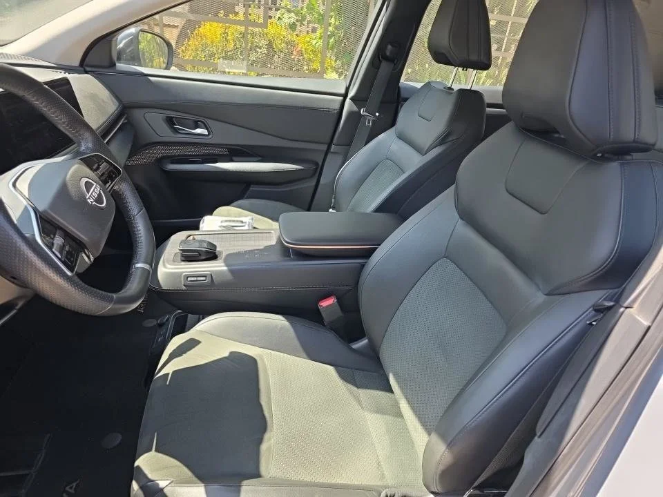 Used 2023 Boulder Gray Pearl/Black Diamond Pearl Nissan EVOLVE+ image 2