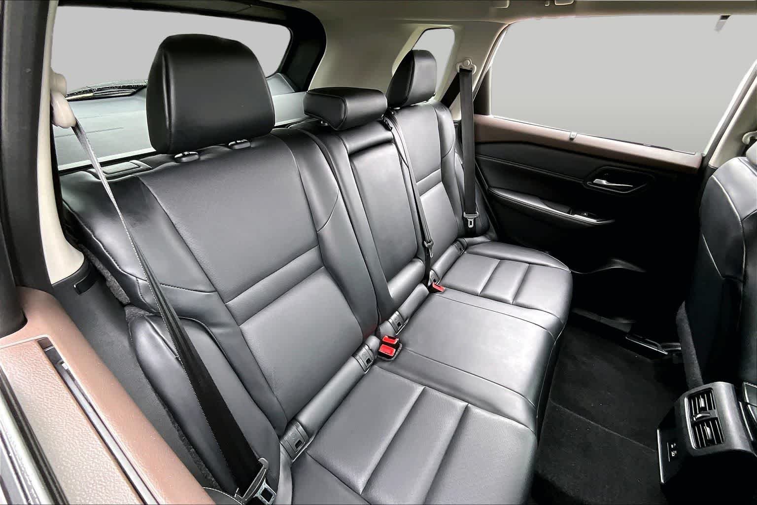 Used 2023 PEARL WHITE TRI Nissan SV image 19