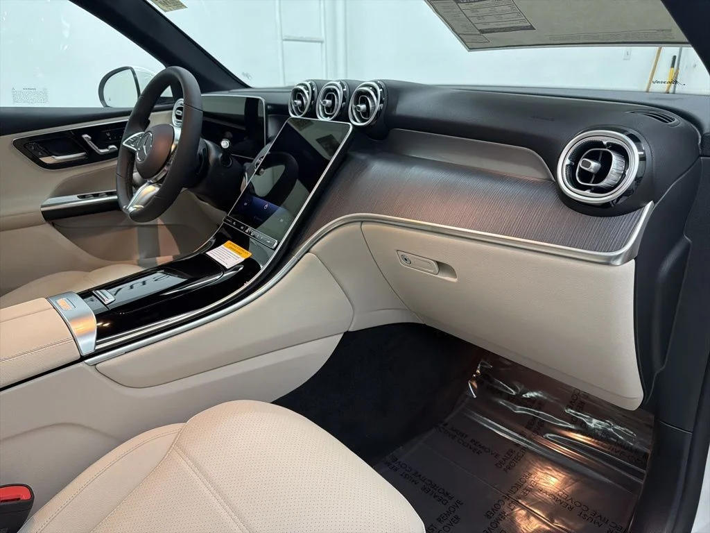 Used 2026 White Mercedes-Benz GLC 300 image 27