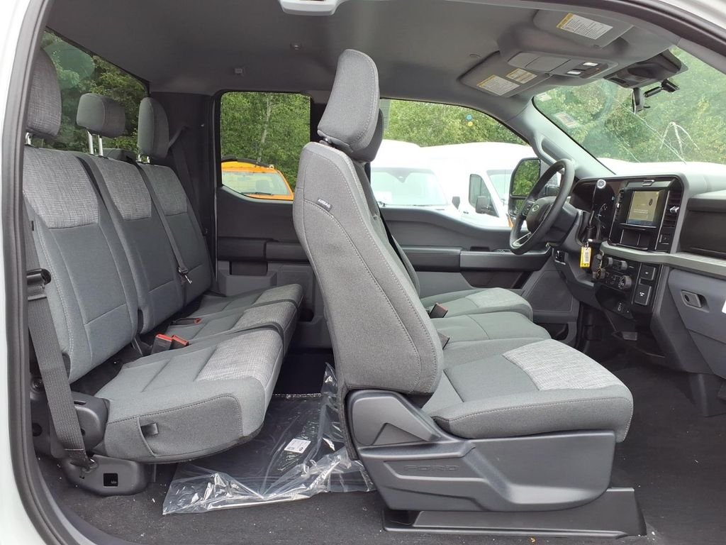 New 2026 Avalanche Ford F-350® XLT image 16