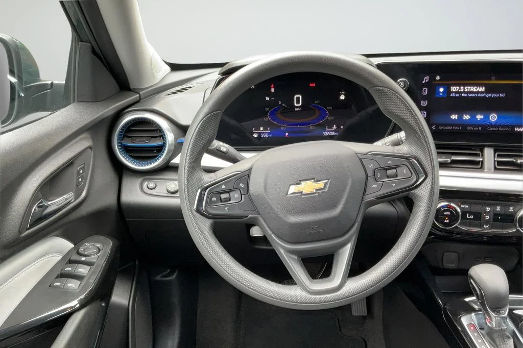 2025 Chevrolet Trax LT - Photo 15