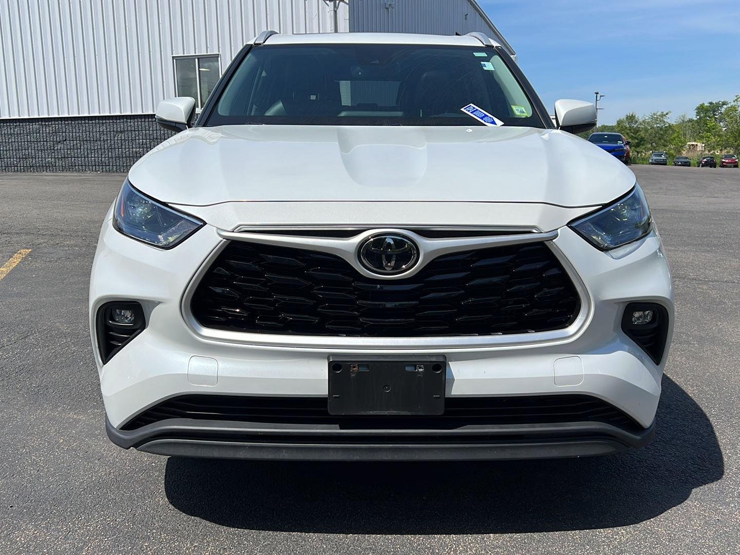 Used 2022 Wind Chill Pearl Toyota XLE image 14