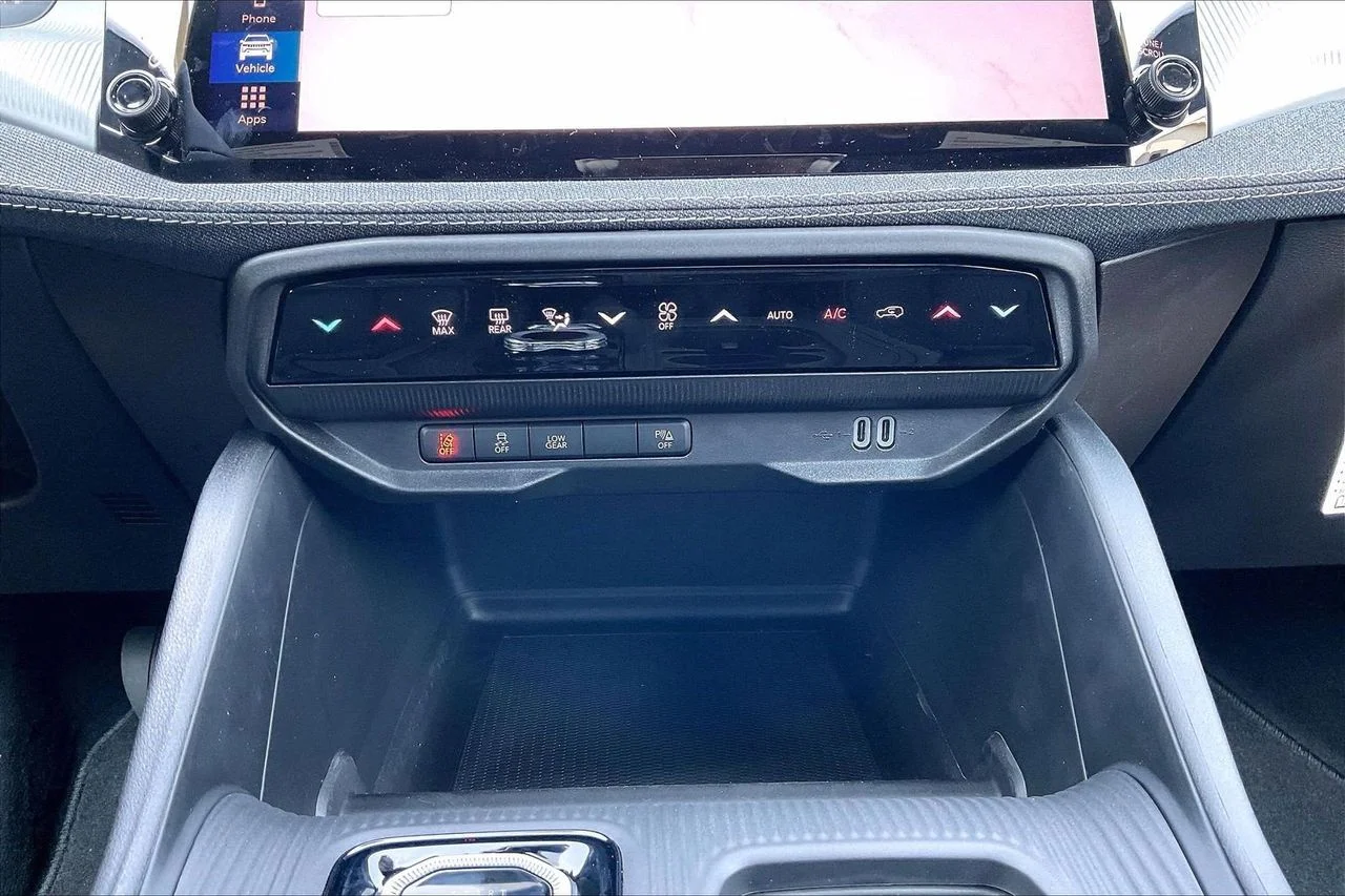 New 2026 Bright White Clearcoat Jeep Laredo image 14