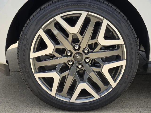 New 2026 Star White Metallic Tri-Coat Ford MAX Platinum® image 27