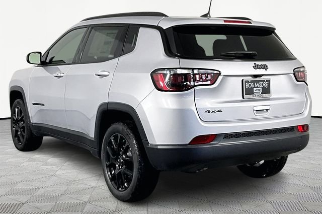 New 2026 Silver Zynith Metallic Clear-Coat Exterior Paint Jeep Latitude image 4