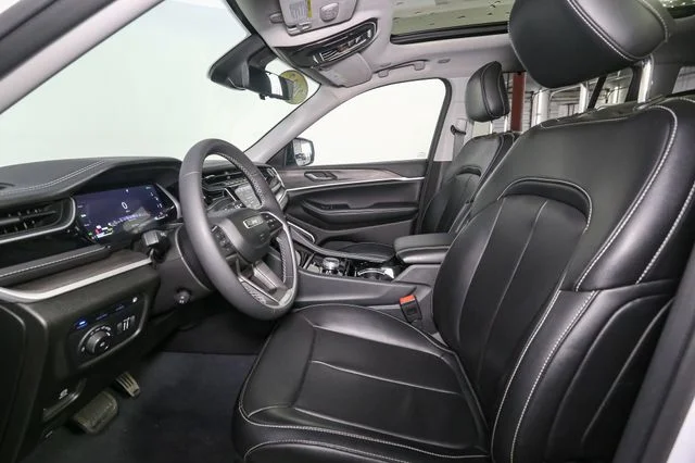 Used 2023 White Jeep 4xe image 44