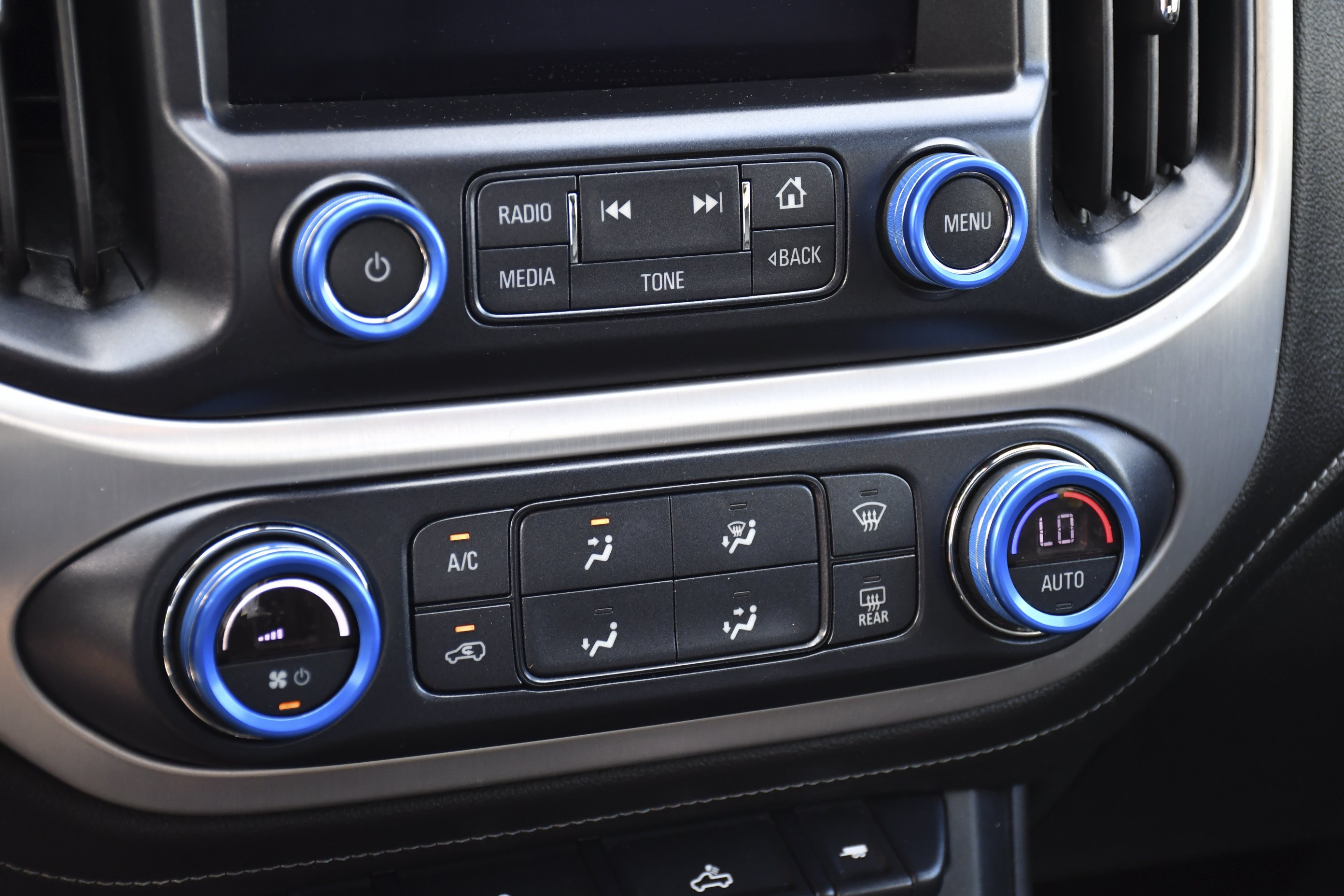 Used 2018 Satin Steel Metallic GMC 2WD SLT image 14