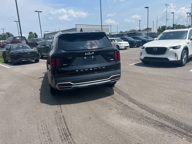 Used 2022 Black Kia EX image 10