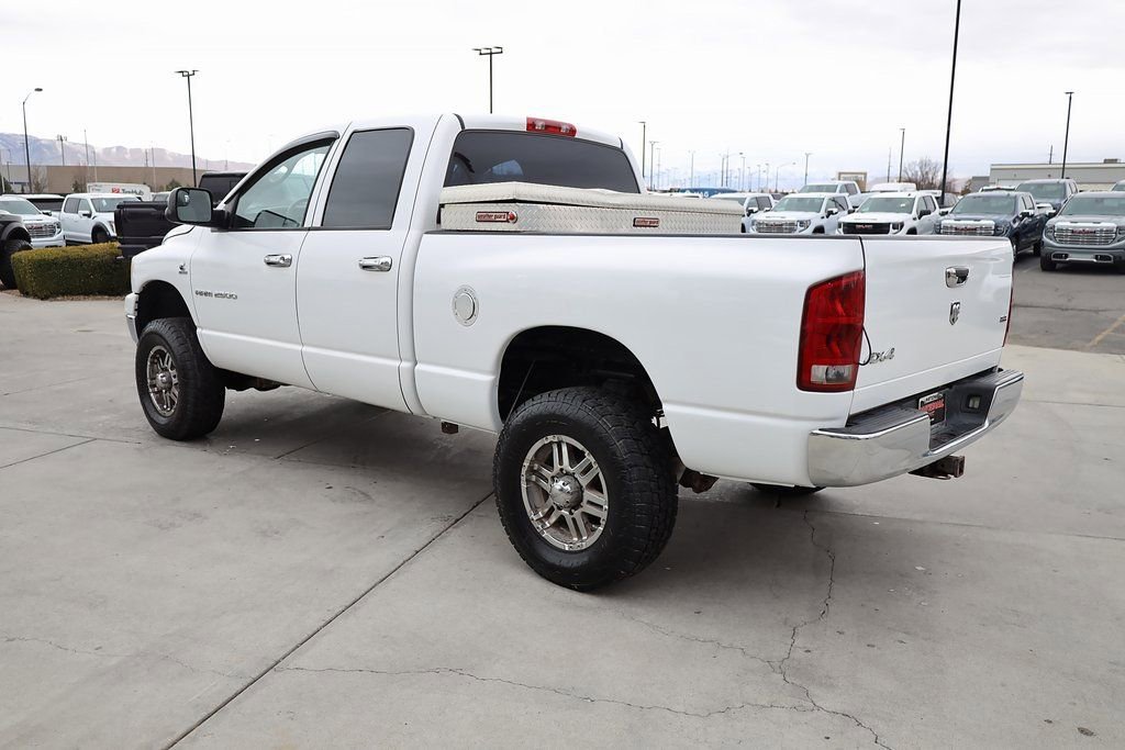 Used 2006 Bright White Dodge SLT image 4