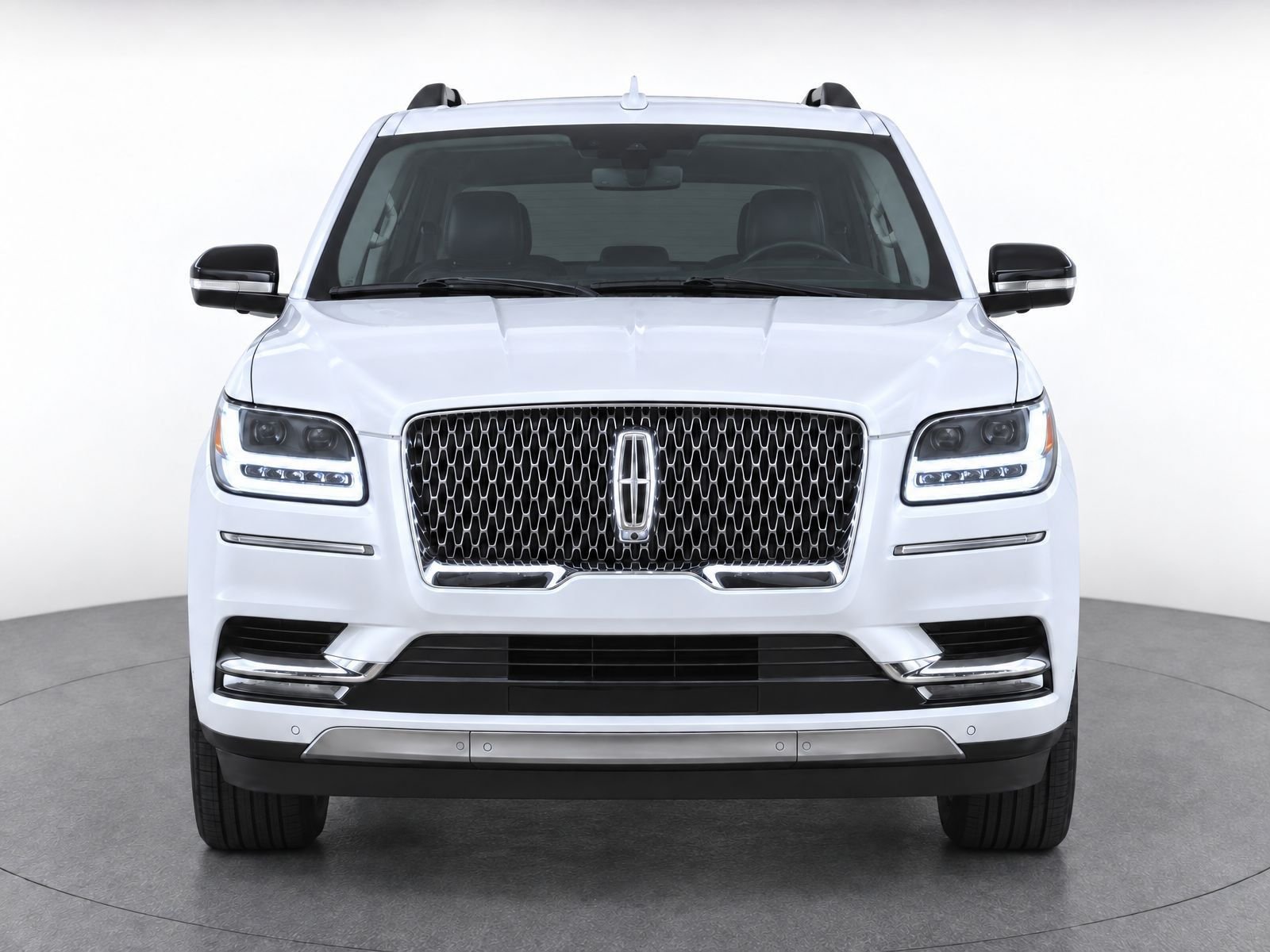 Used 2018 White Platinum Metallic Tri-Coat Lincoln Reserve image 5