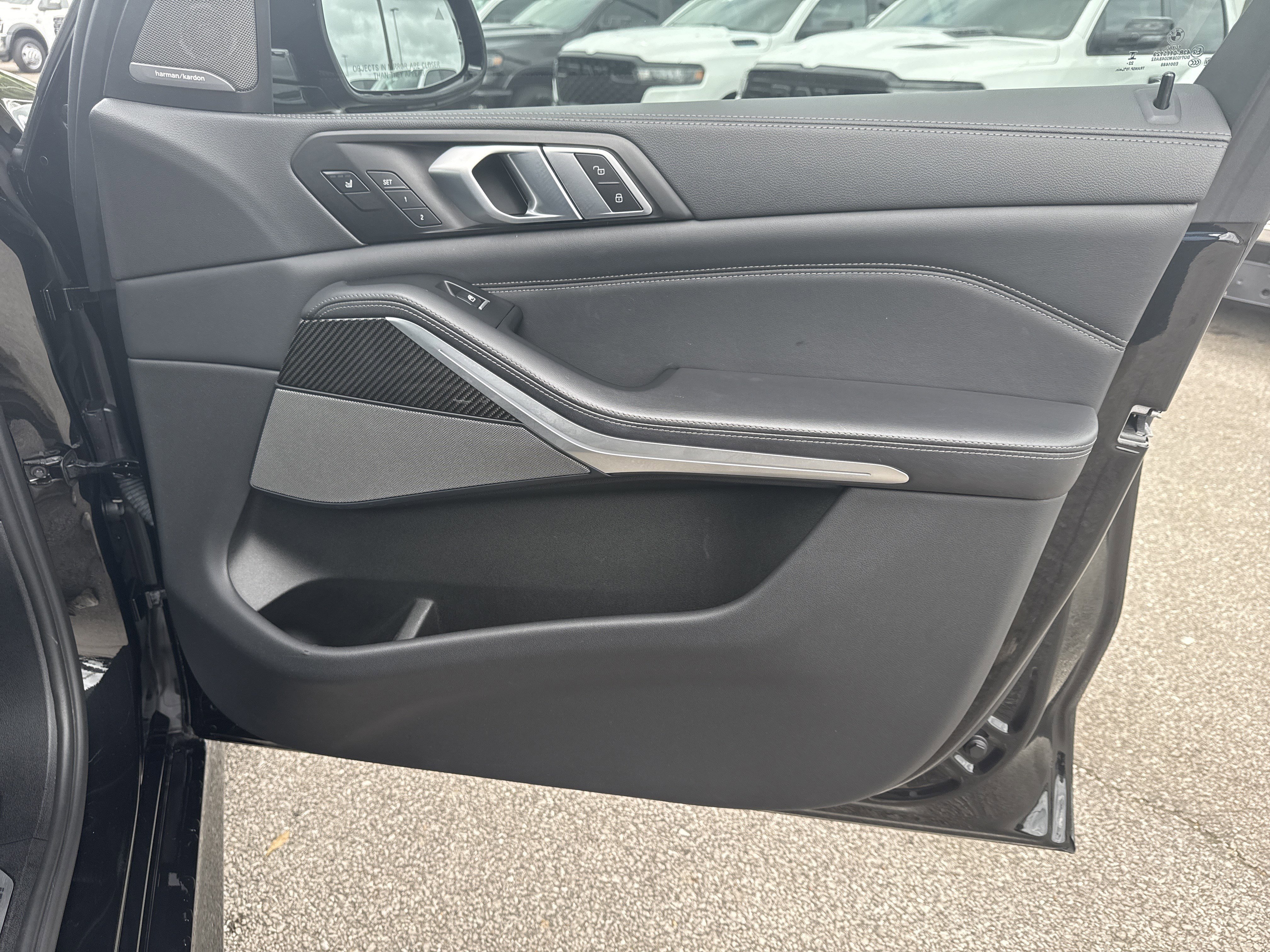 Used 2023 Black Sapphire Metallic BMW M50i image 16